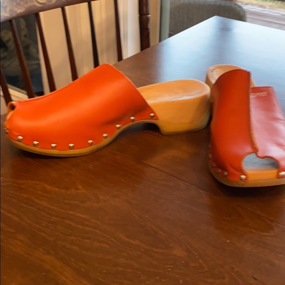 Clogs - Picture 2 of 5